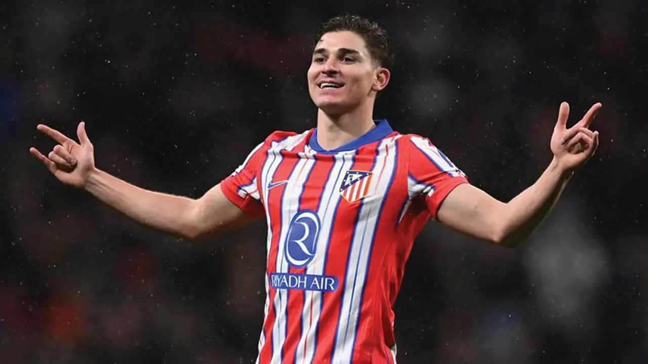 برشلونة يسعى لضم خوليان ألفاريز بعرض قيمته 100 مليون يورو